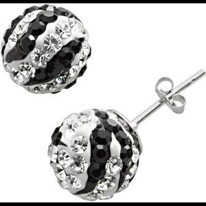 5️⃣ Renaissance 10KT White Gold Swarovski Earrings